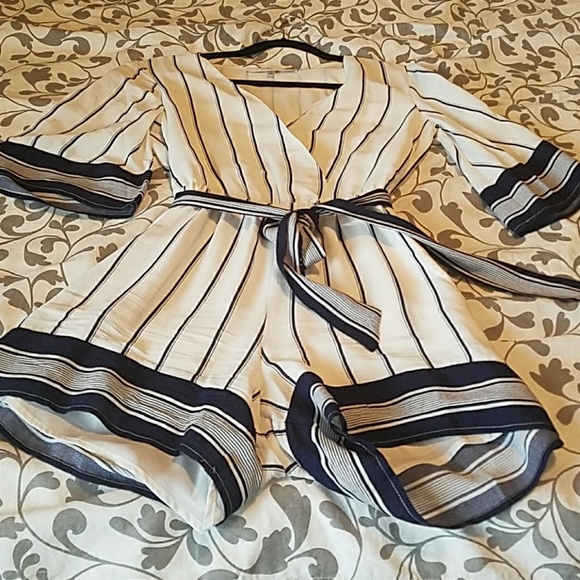 NWOT Navy and white romper - Picture 3 of 4